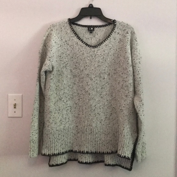 Cable & Gauge Sweaters - Cable & Gauge v-neck cozy hi-low sweater medium